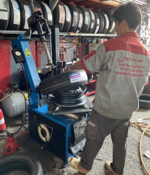 THAY LỐP RỬA XE QUẬN 7
