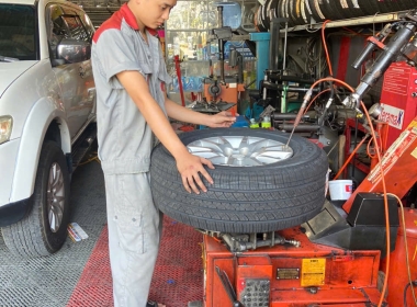 Thay Lốp Xe Ô Tô Chính Hãng: Lợi Ích và Các Thương Hiệu Uy Tín