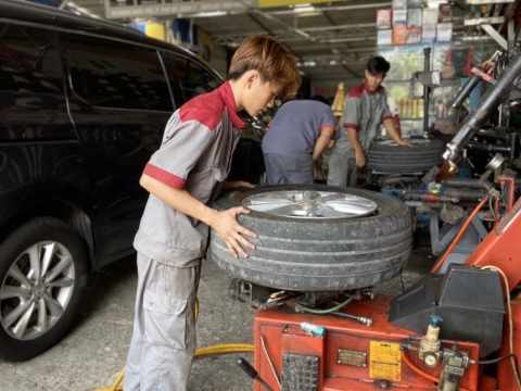 Thay lốp xe quận 7