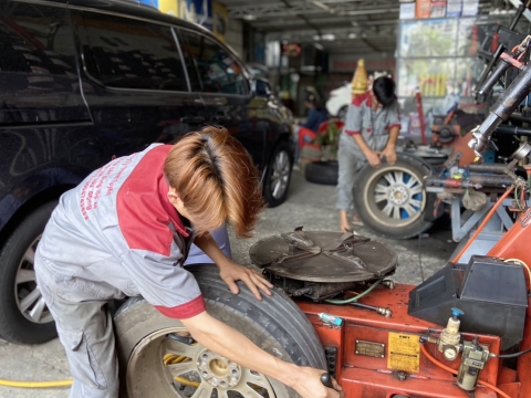 Thay lốp xe quận 7