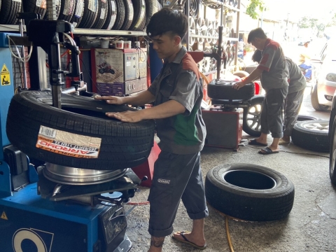 THAY LỐP RỬA XE QUẬN 7