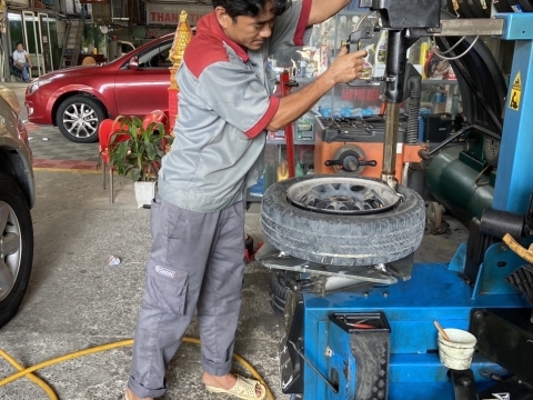 THAY LỐP RỬA XE QUẬN 7