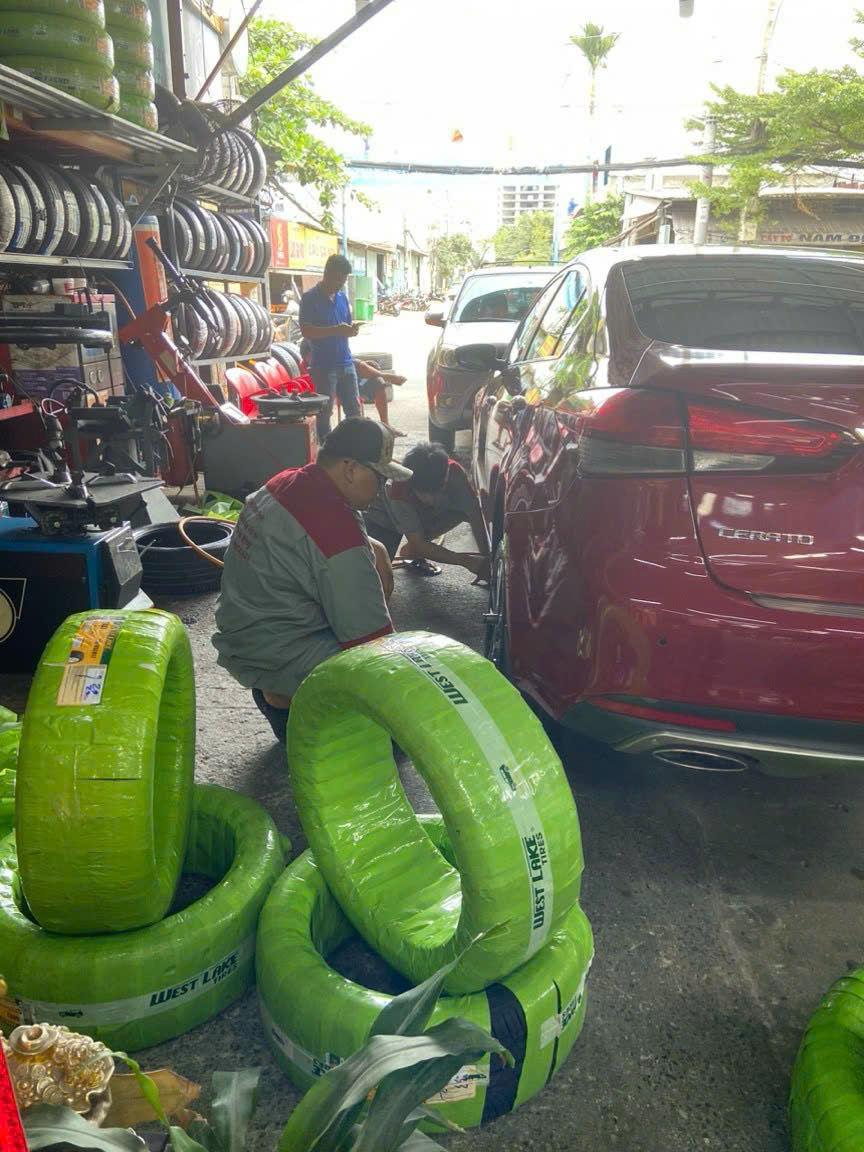 Các bước rửa xe ô tô đúng cách